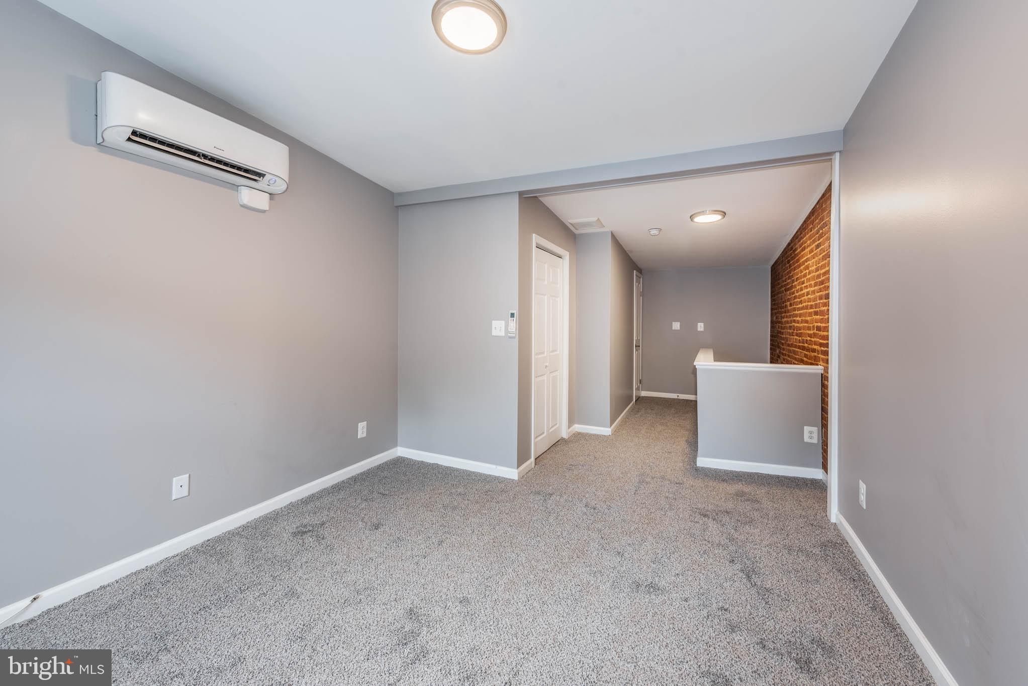 HOLLINS MARKET - Residential