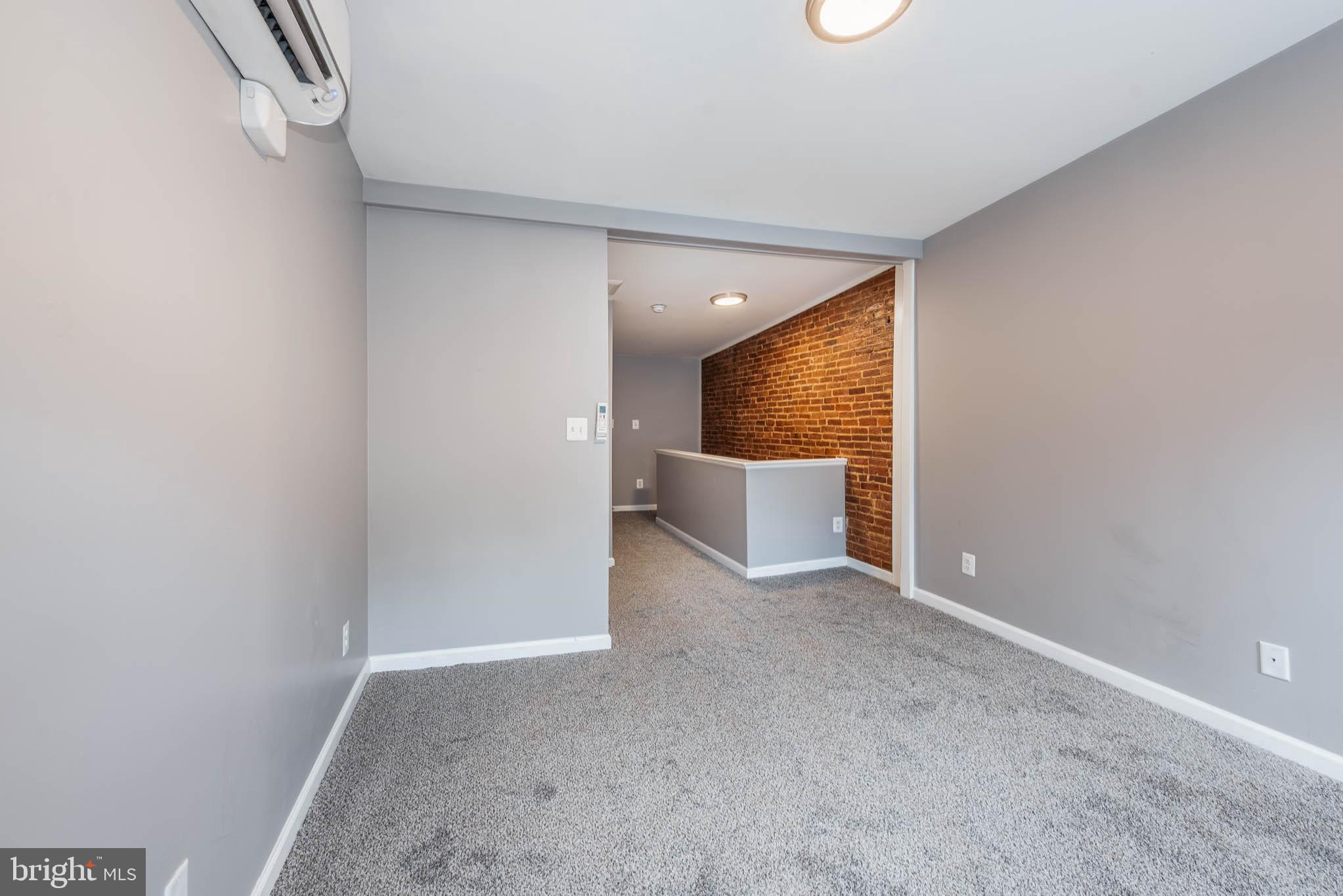 HOLLINS MARKET - Residential