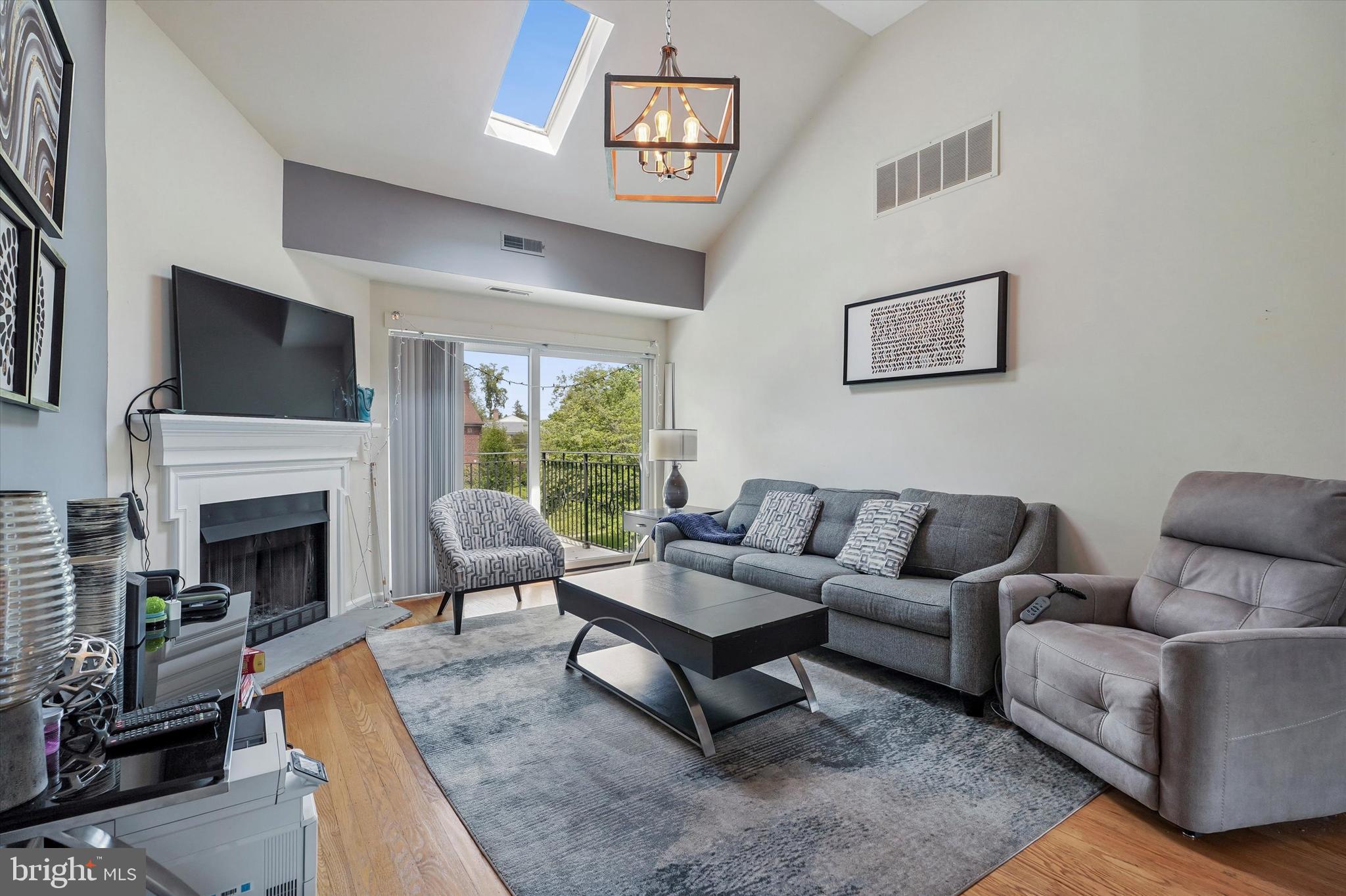 MAYFLOWER SQUARE - Residential