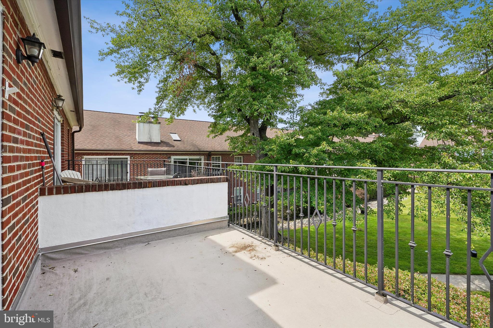 MAYFLOWER SQUARE - Residential