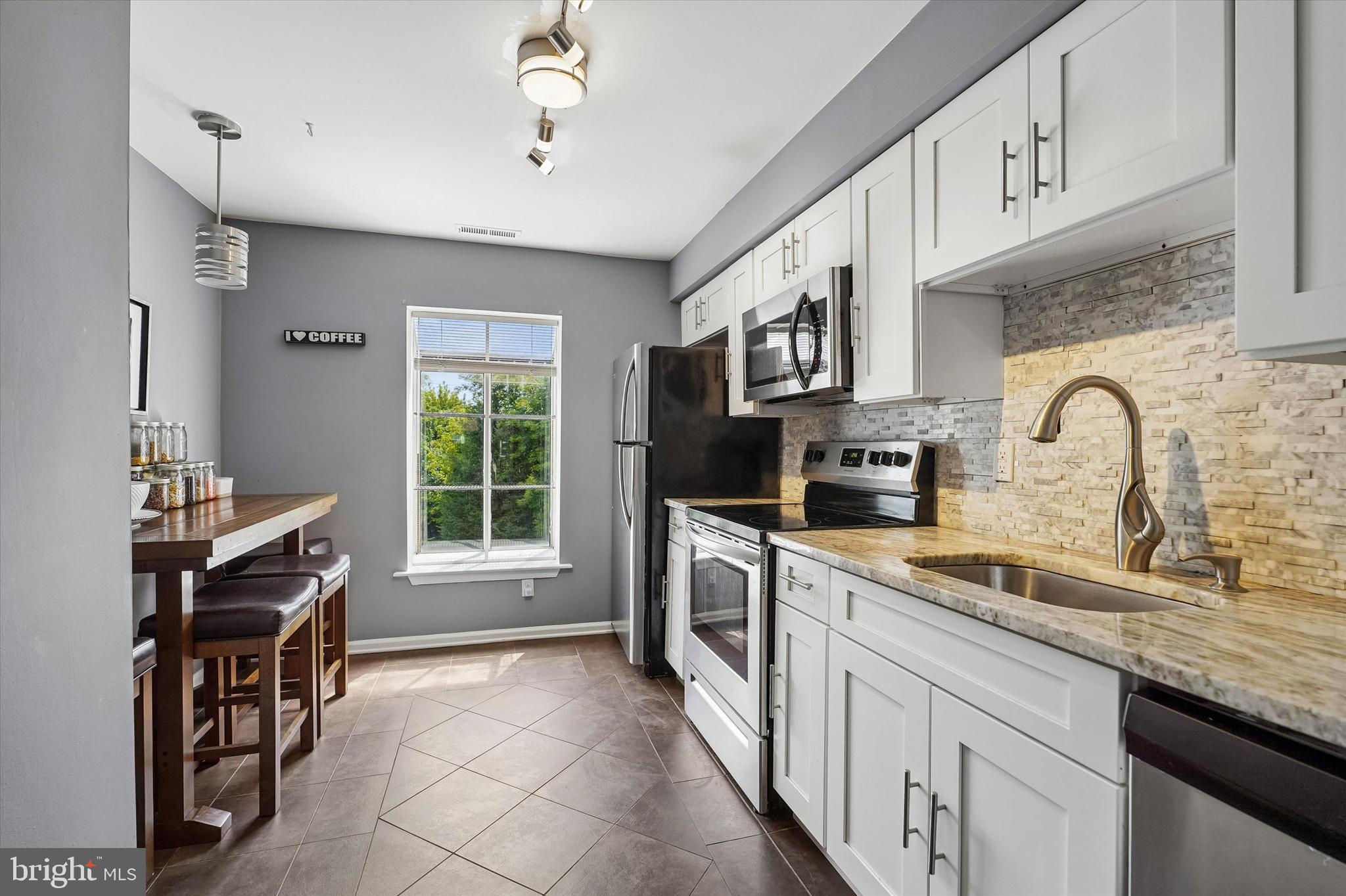 MAYFLOWER SQUARE - Residential