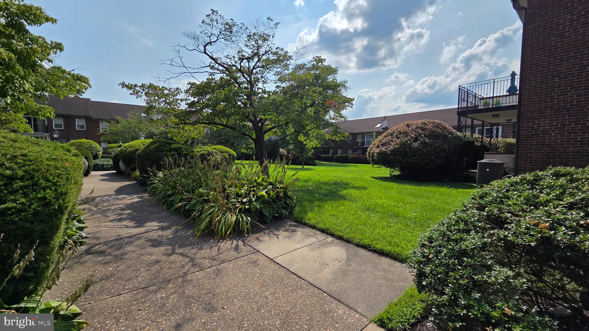 MAYFLOWER SQUARE - Residential