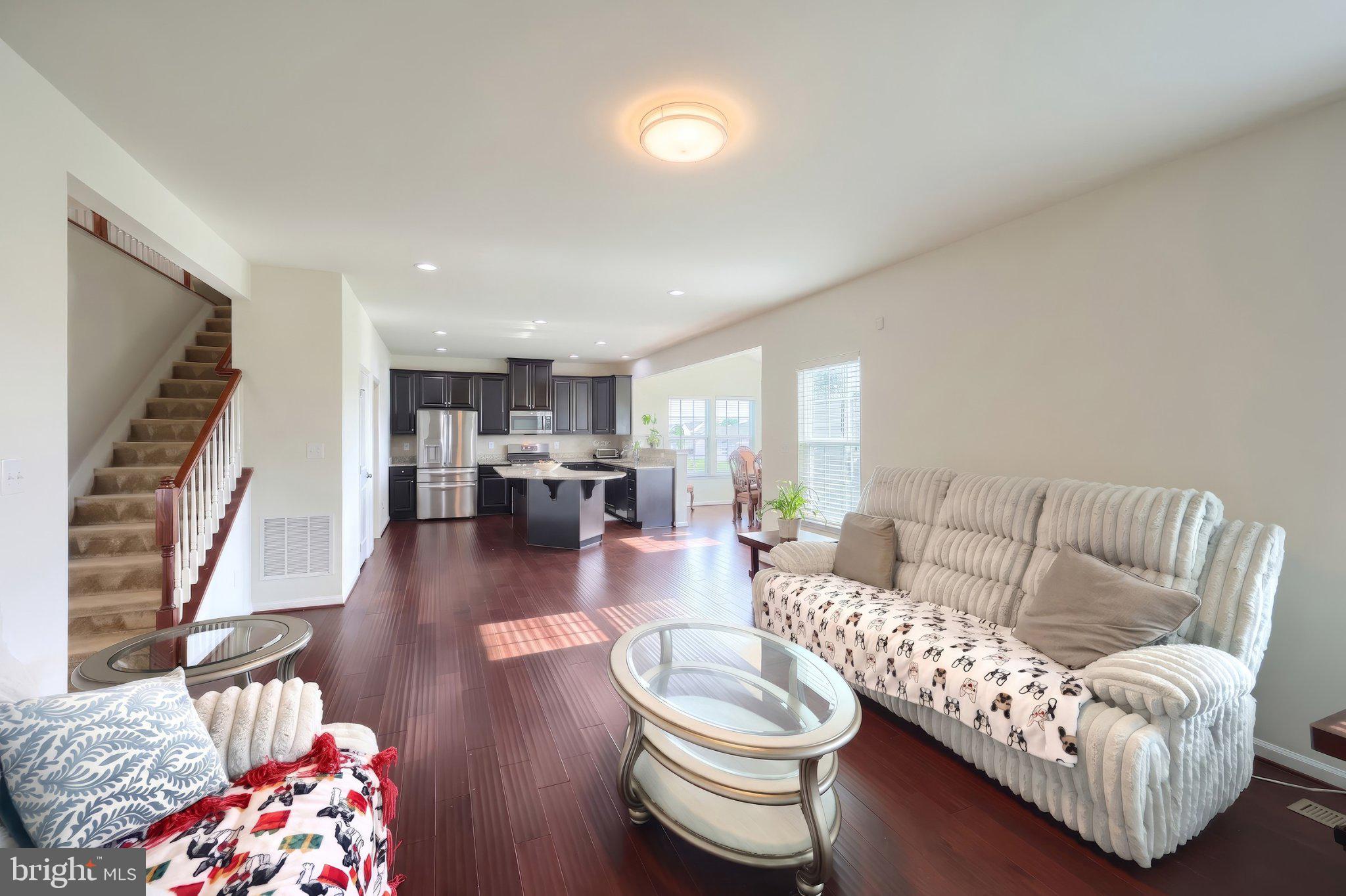 LOGANS RESERVE - Residential