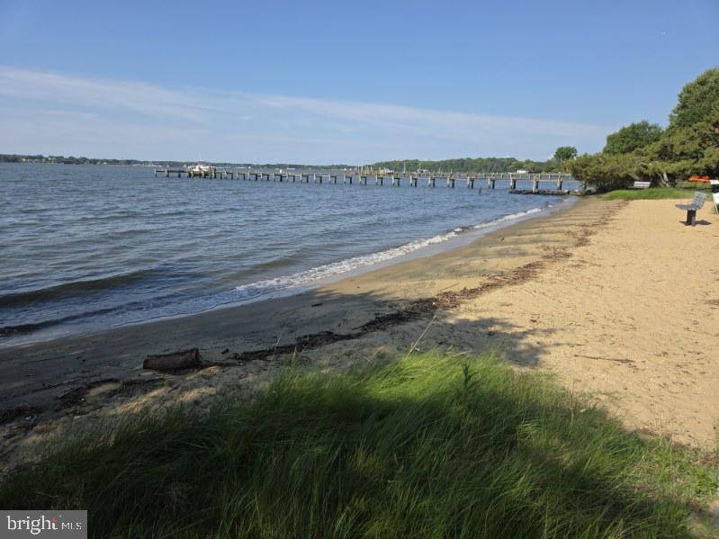 HILLSMERE SHORES - Residential
