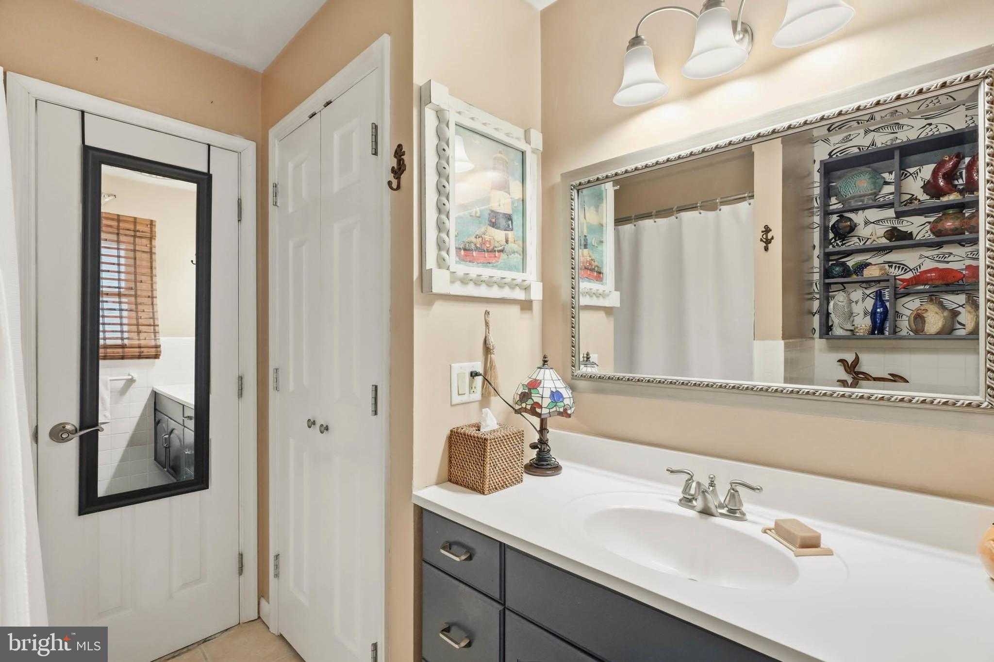 HILLSMERE SHORES - Residential