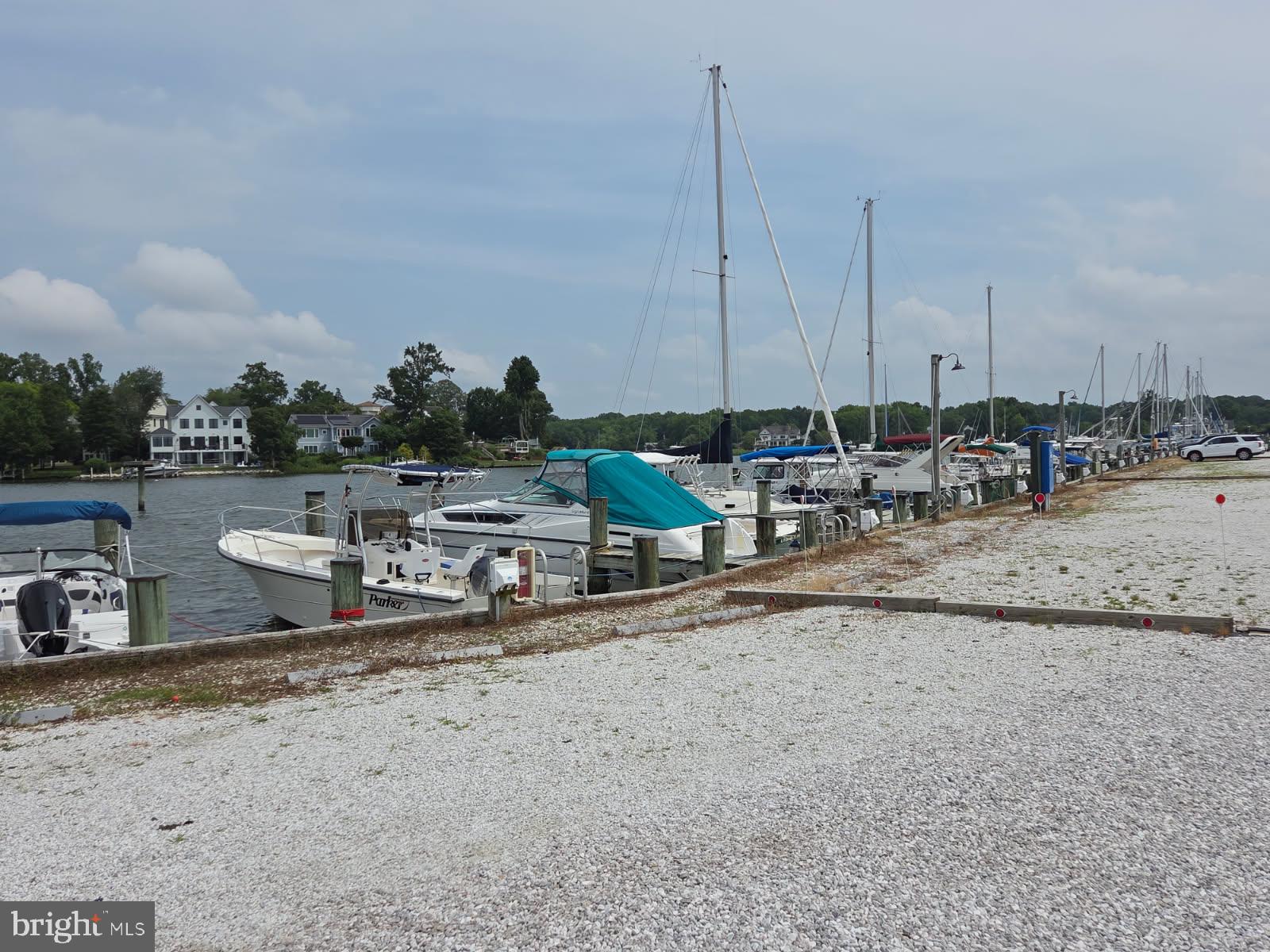 HILLSMERE SHORES - Residential
