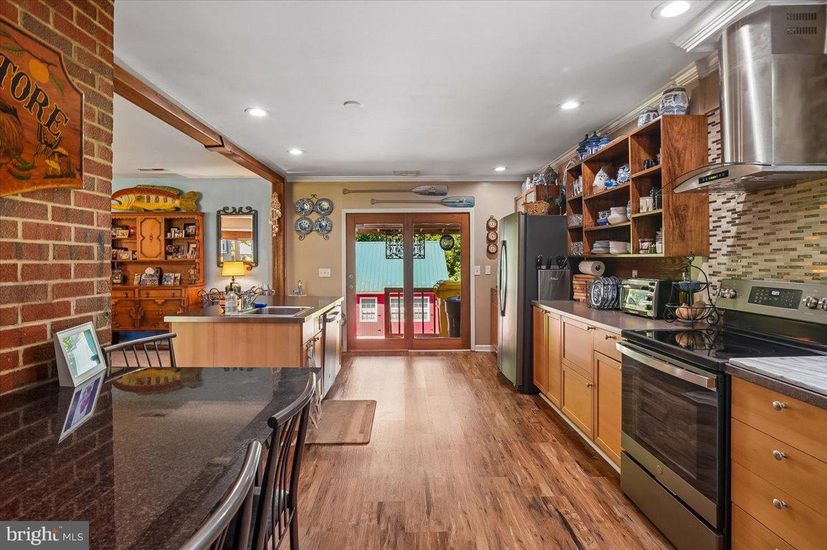 HILLSMERE SHORES - Residential