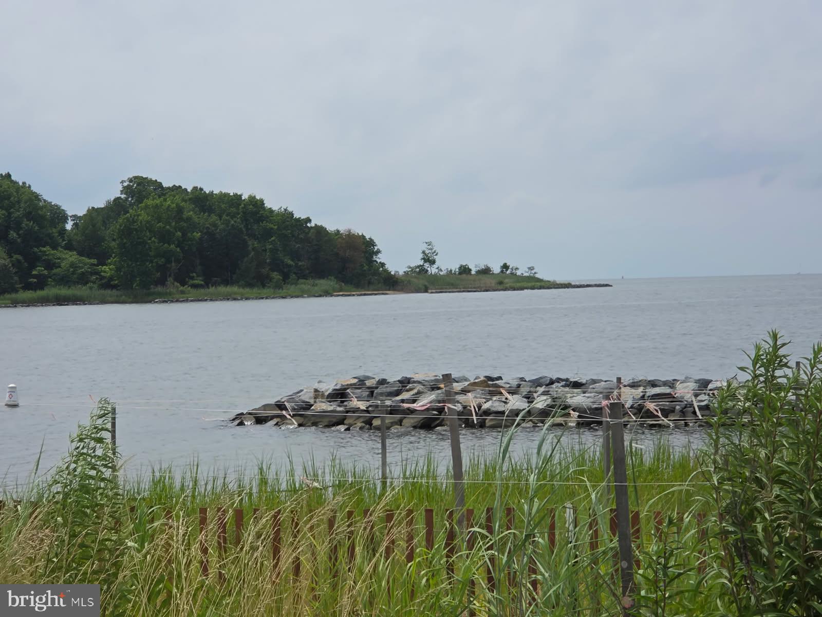 HILLSMERE SHORES - Residential
