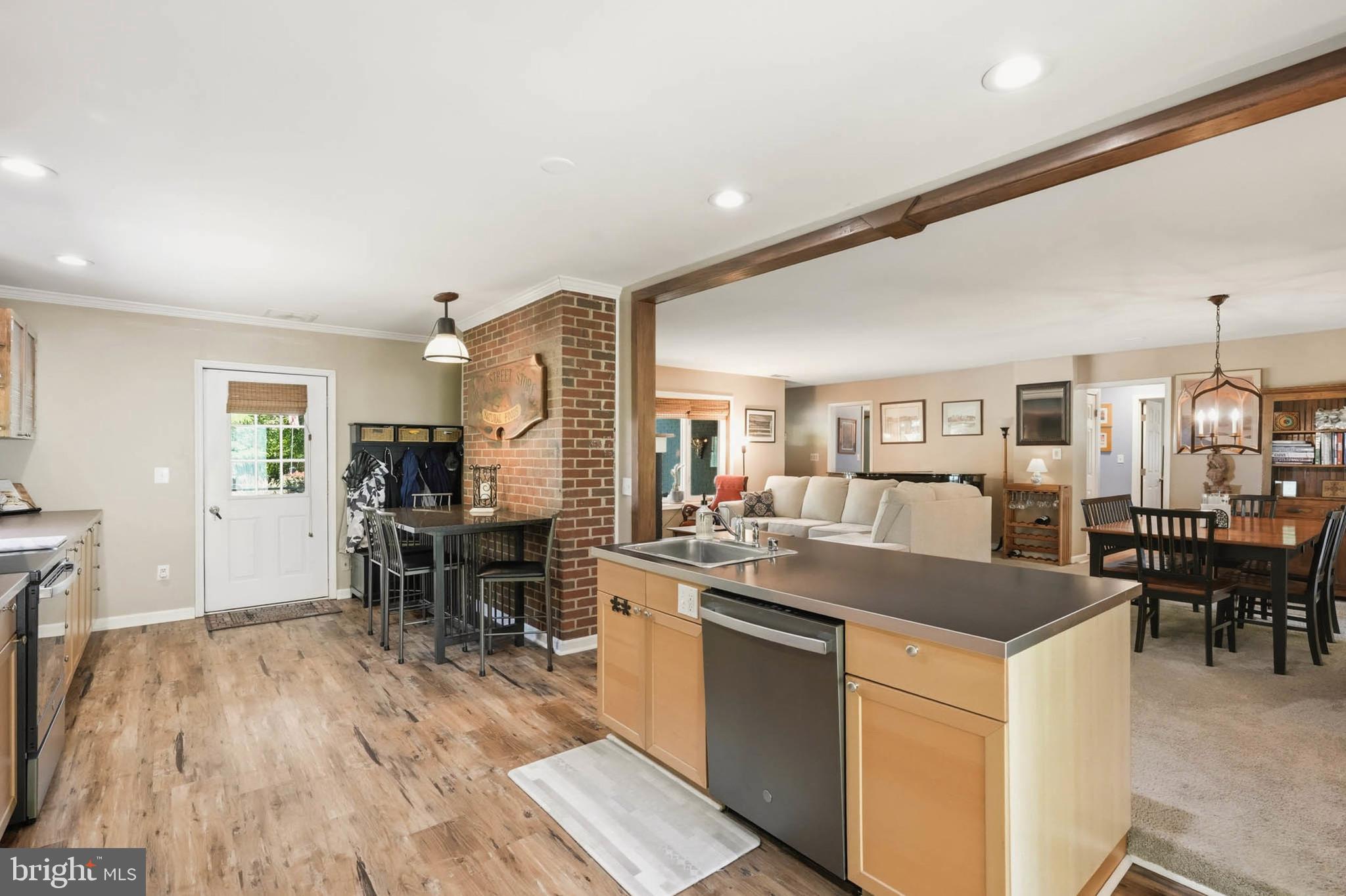 HILLSMERE SHORES - Residential
