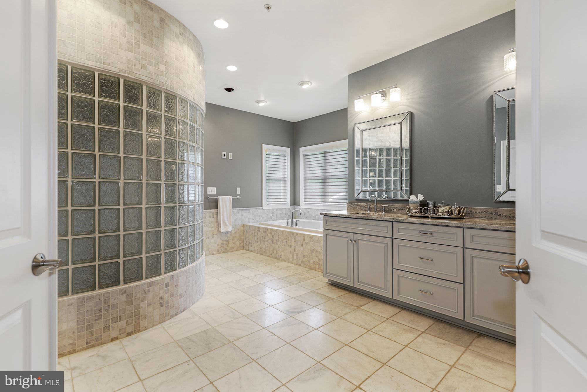 KENWOOD PARK - Residential