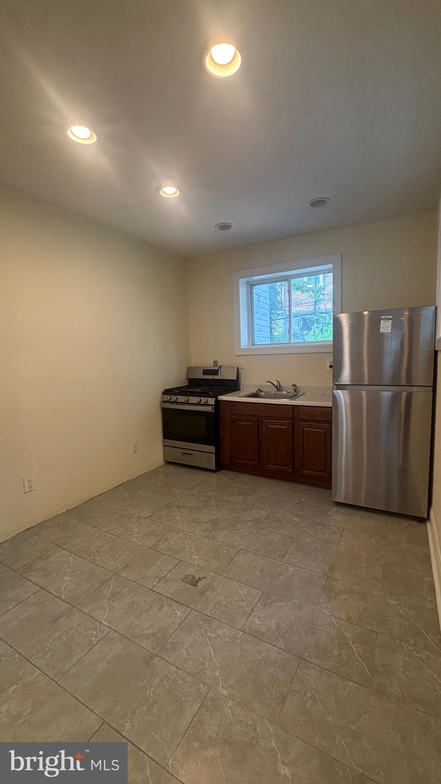ELMWOOD PARK - Residential