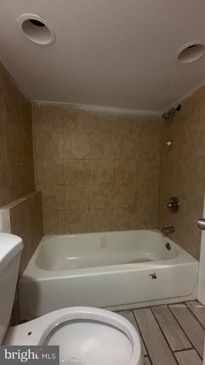 ELMWOOD PARK - Residential