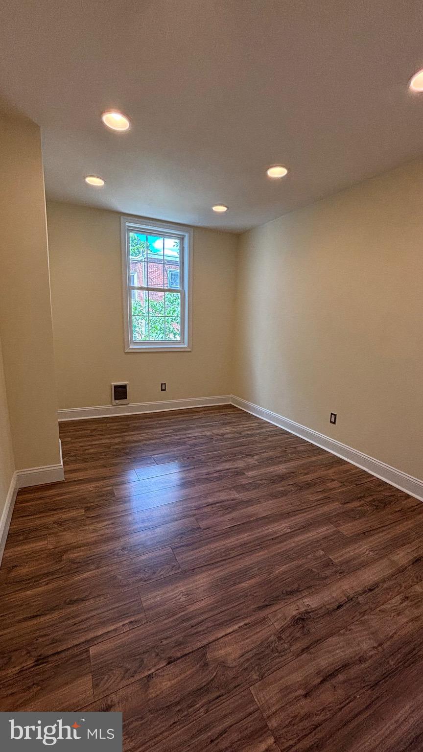 ELMWOOD PARK - Residential