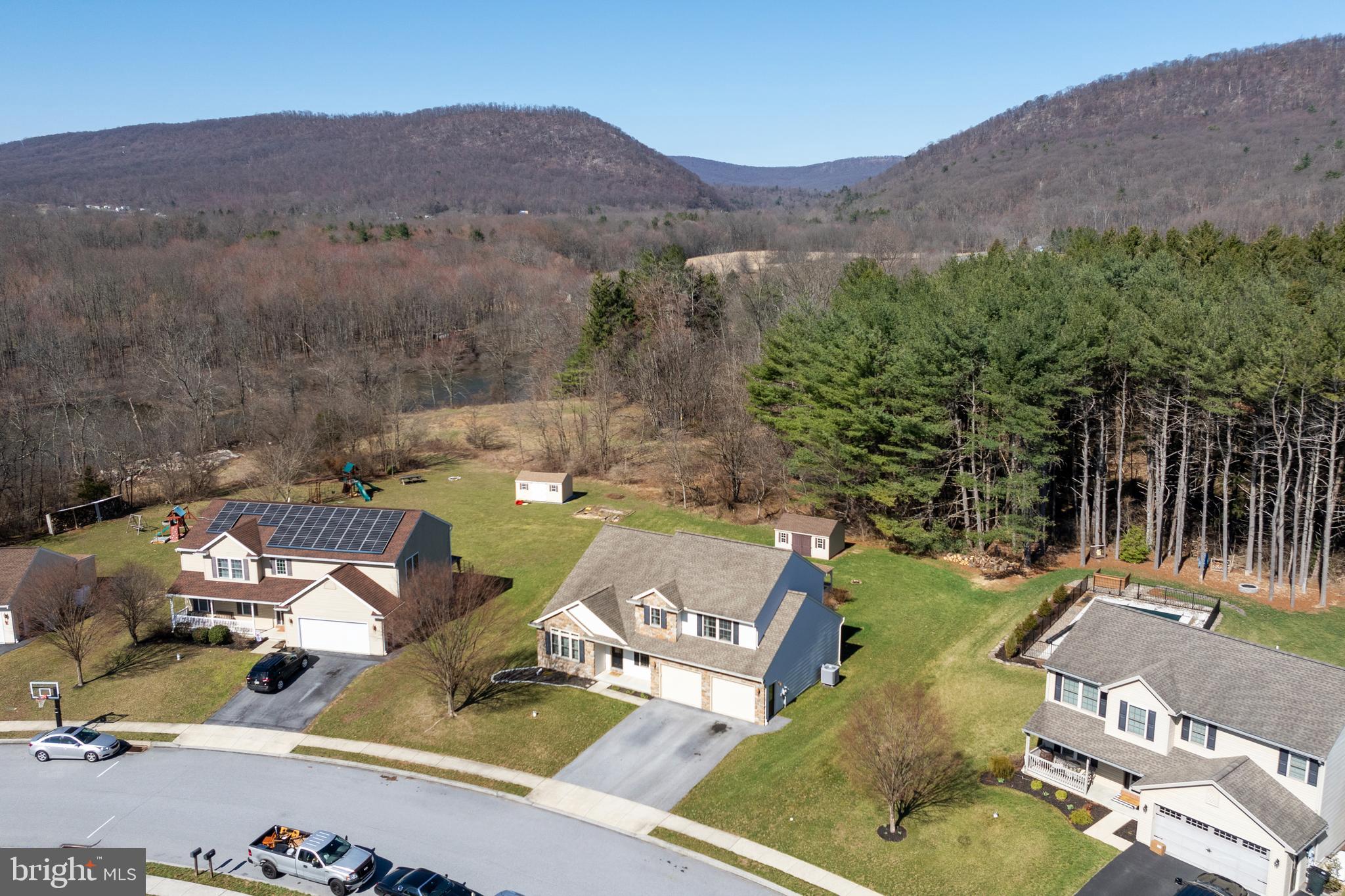 BLUE MOUNTAIN VIEW ESTATE - Residential