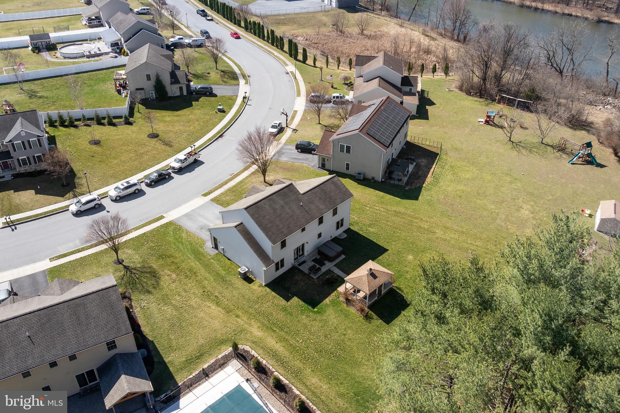 BLUE MOUNTAIN VIEW ESTATE - Residential