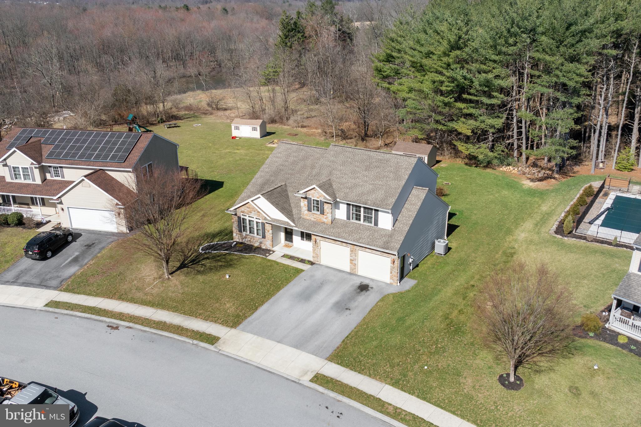 BLUE MOUNTAIN VIEW ESTATE - Residential