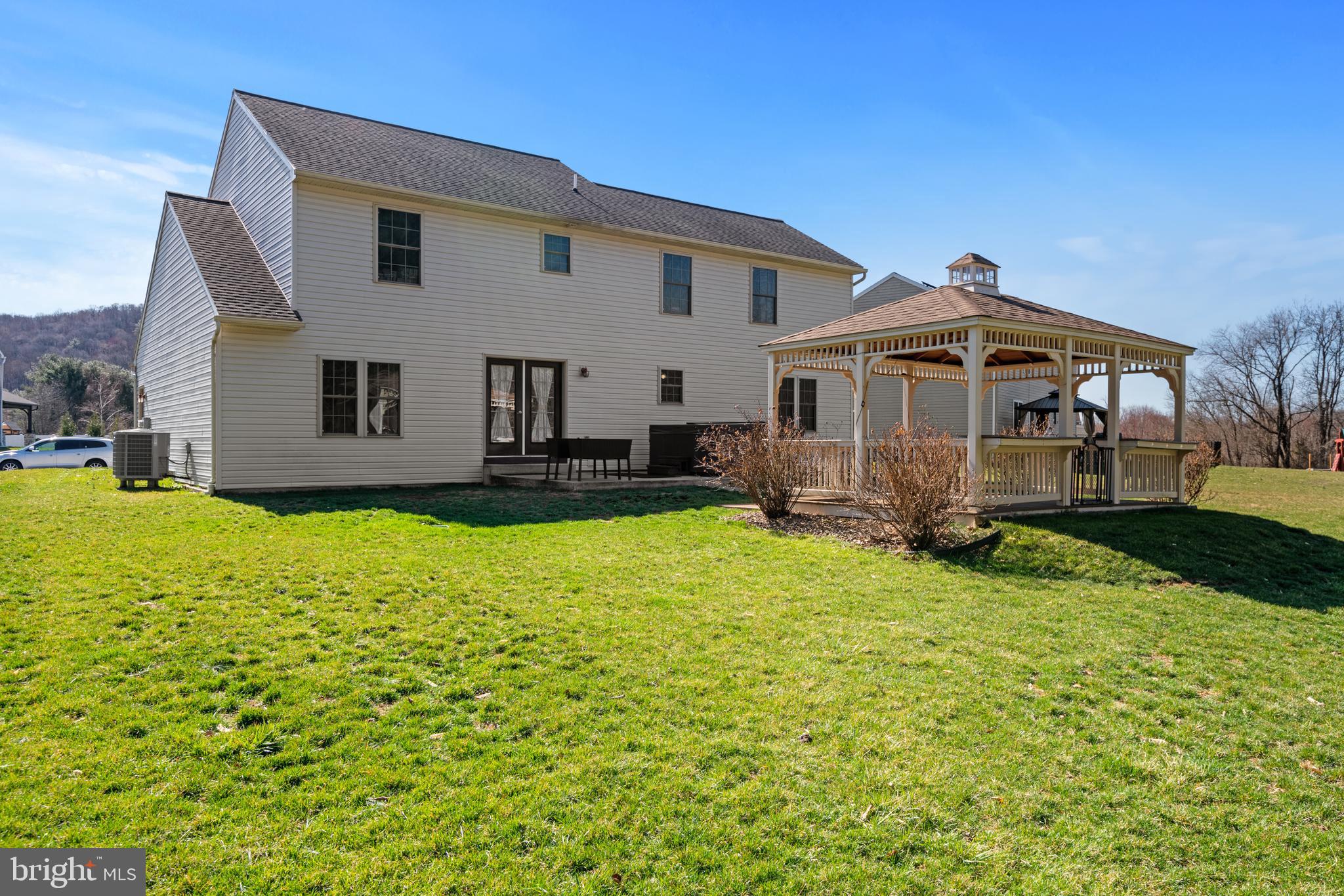 BLUE MOUNTAIN VIEW ESTATE - Residential