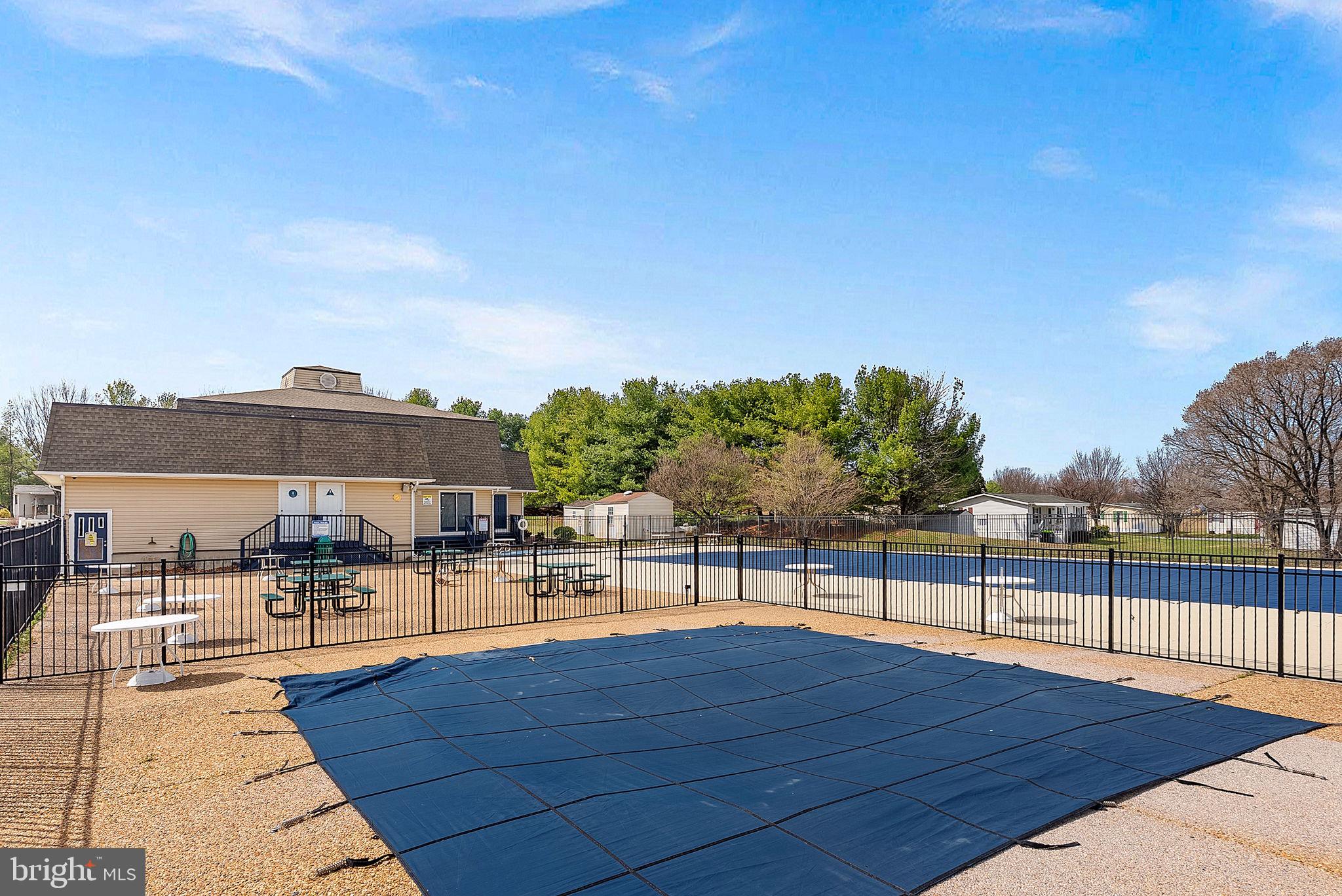 REGENCY LAKES - Residential