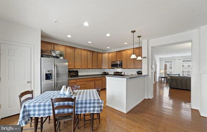 MARKET CENTER CONDOMINIUM - Residential Lease