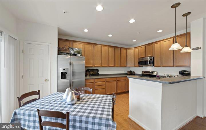 MARKET CENTER CONDOMINIUM - Residential Lease