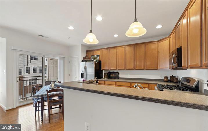 MARKET CENTER CONDOMINIUM - Residential Lease
