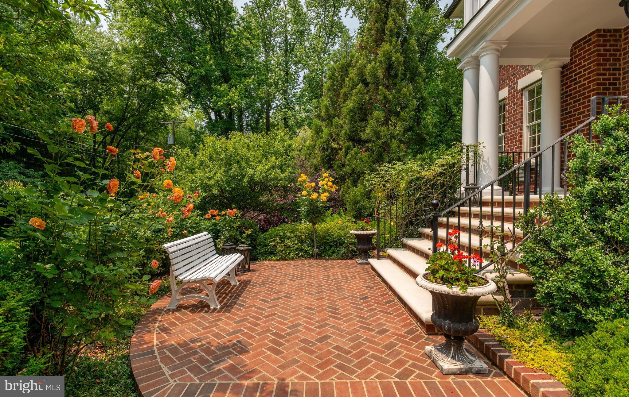LANGLEY FOREST - Residential