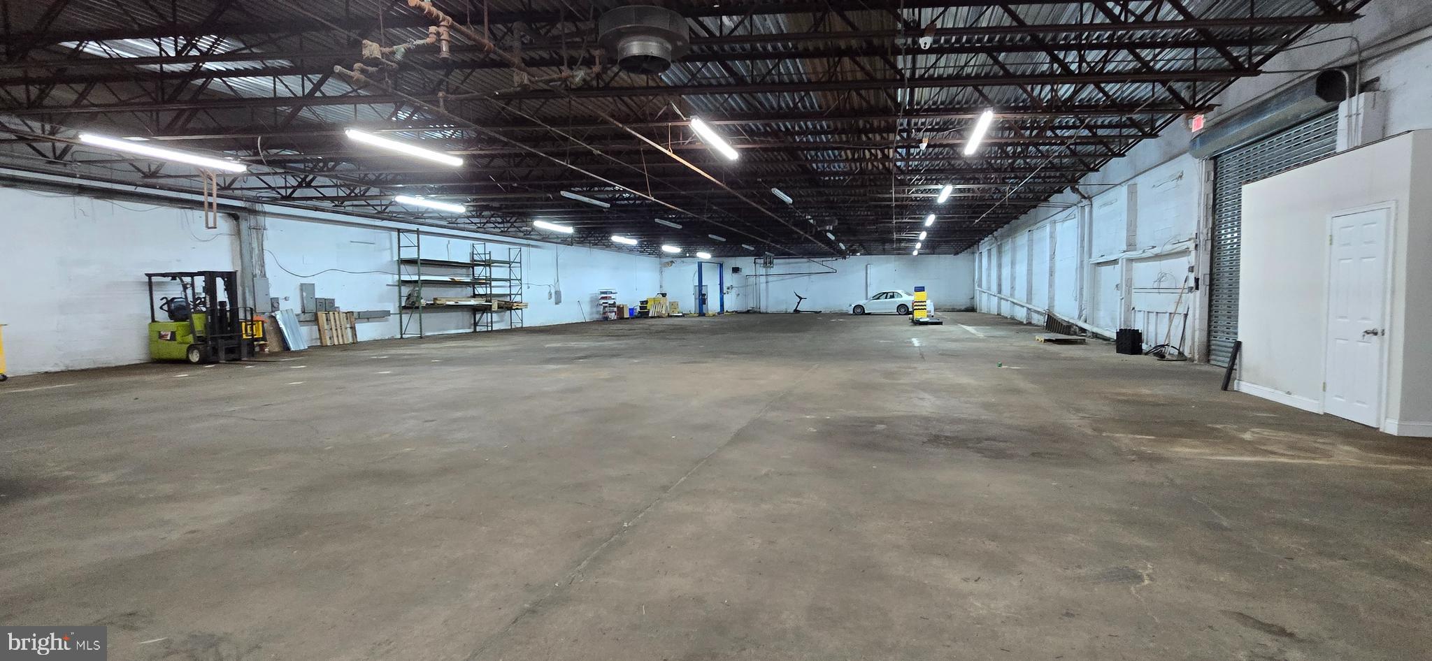 FRANKFORD - Commercial Sale