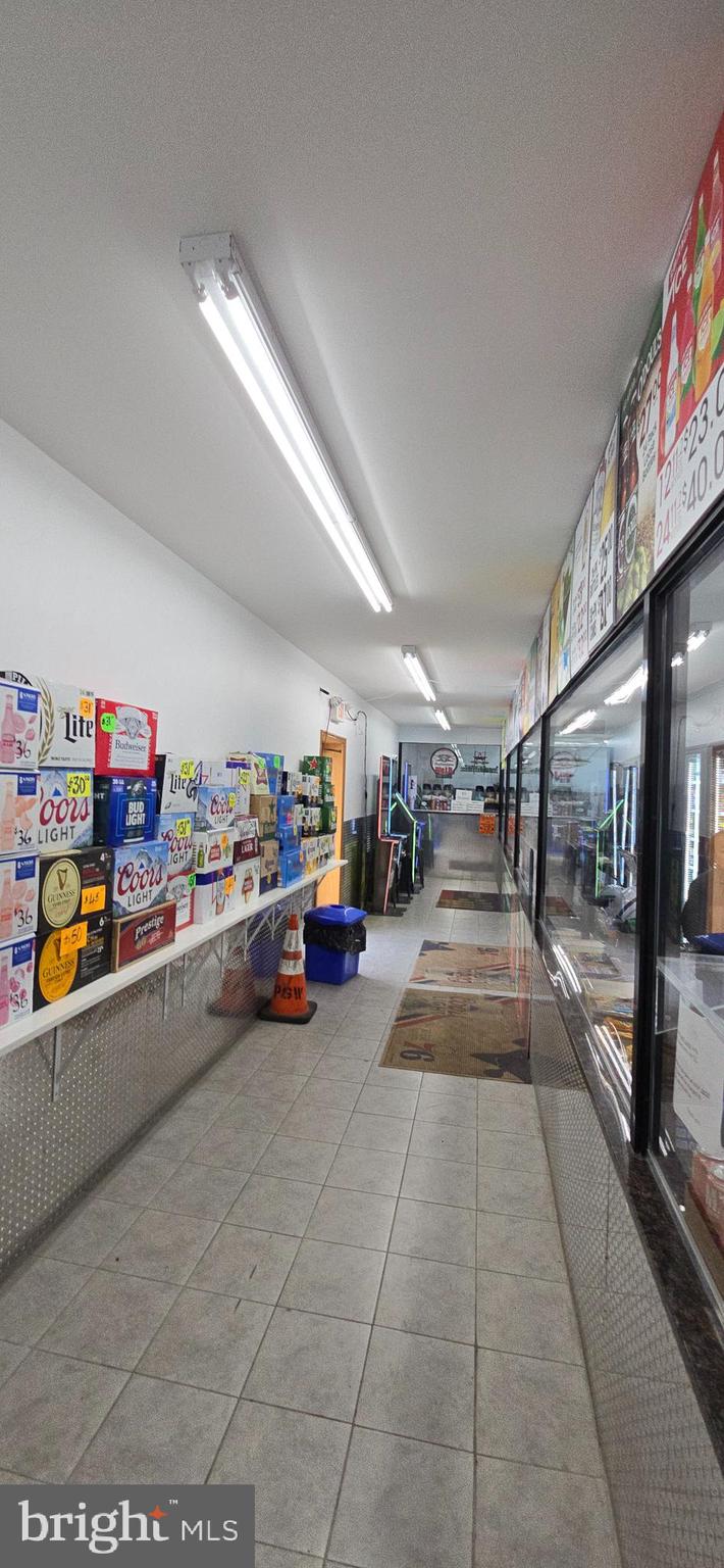 FRANKFORD - Commercial Sale