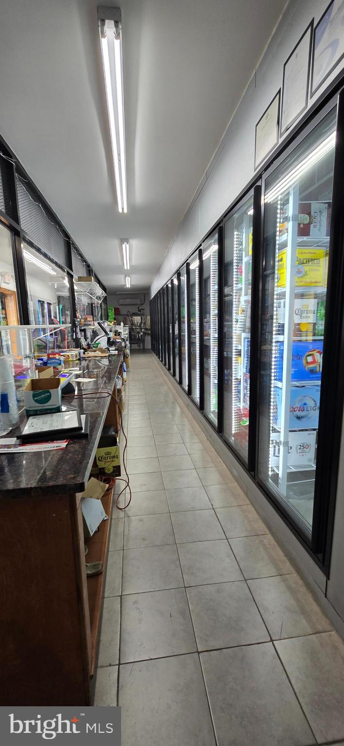 FRANKFORD - Commercial Sale