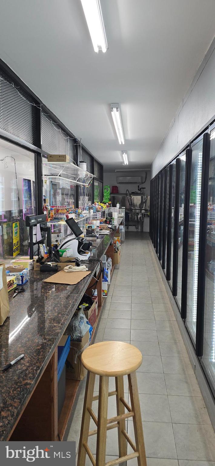 FRANKFORD - Commercial Sale
