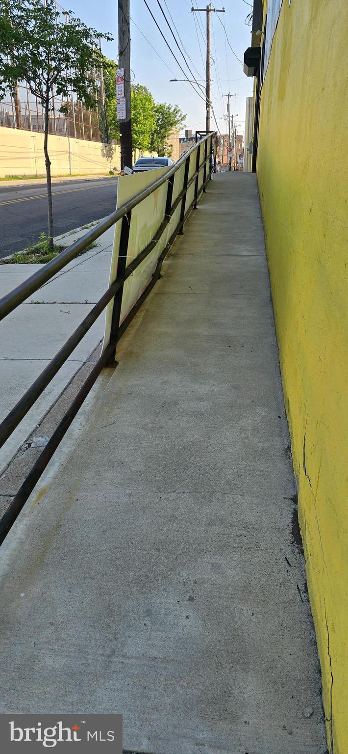 FRANKFORD - Commercial Sale