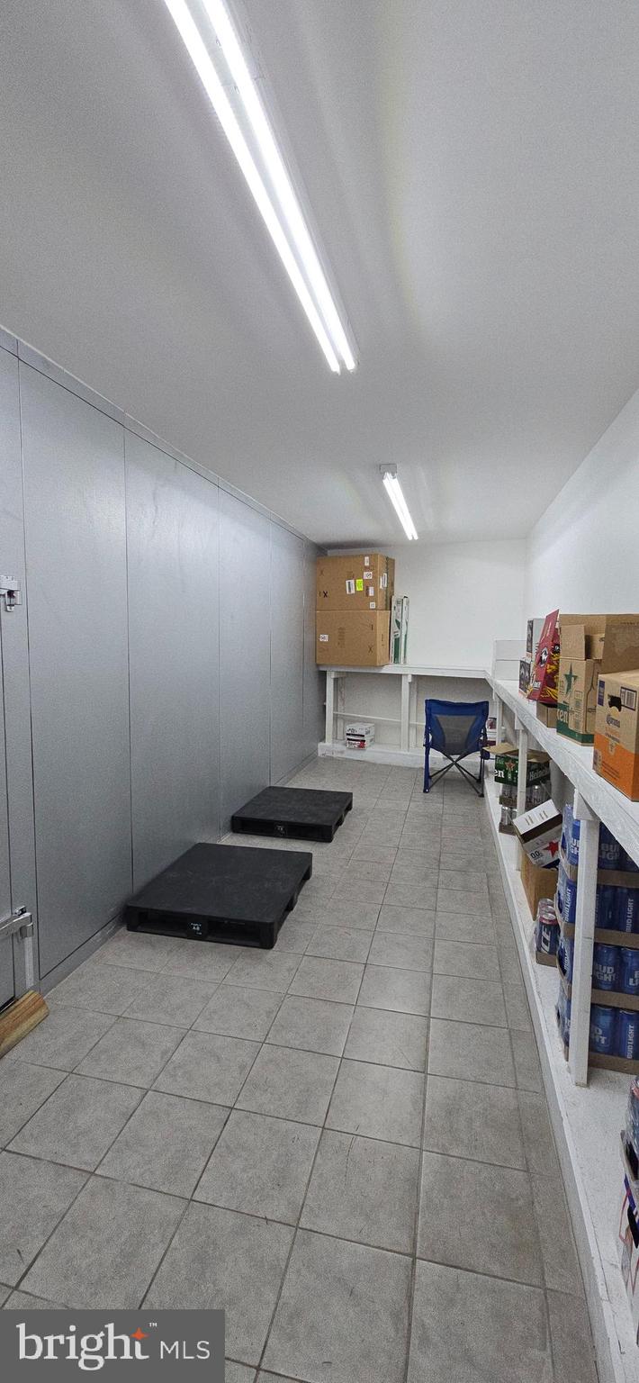 FRANKFORD - Commercial Sale