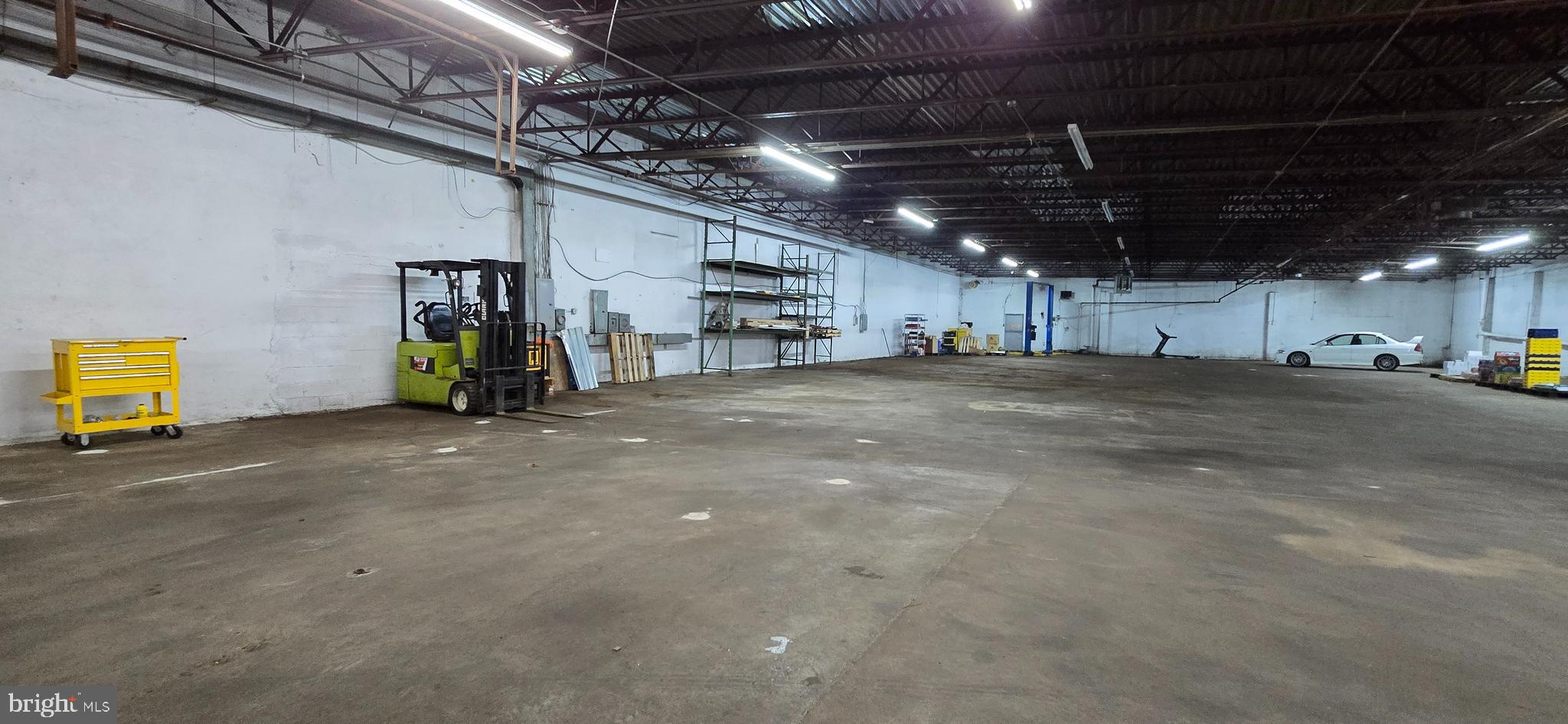 FRANKFORD - Commercial Sale