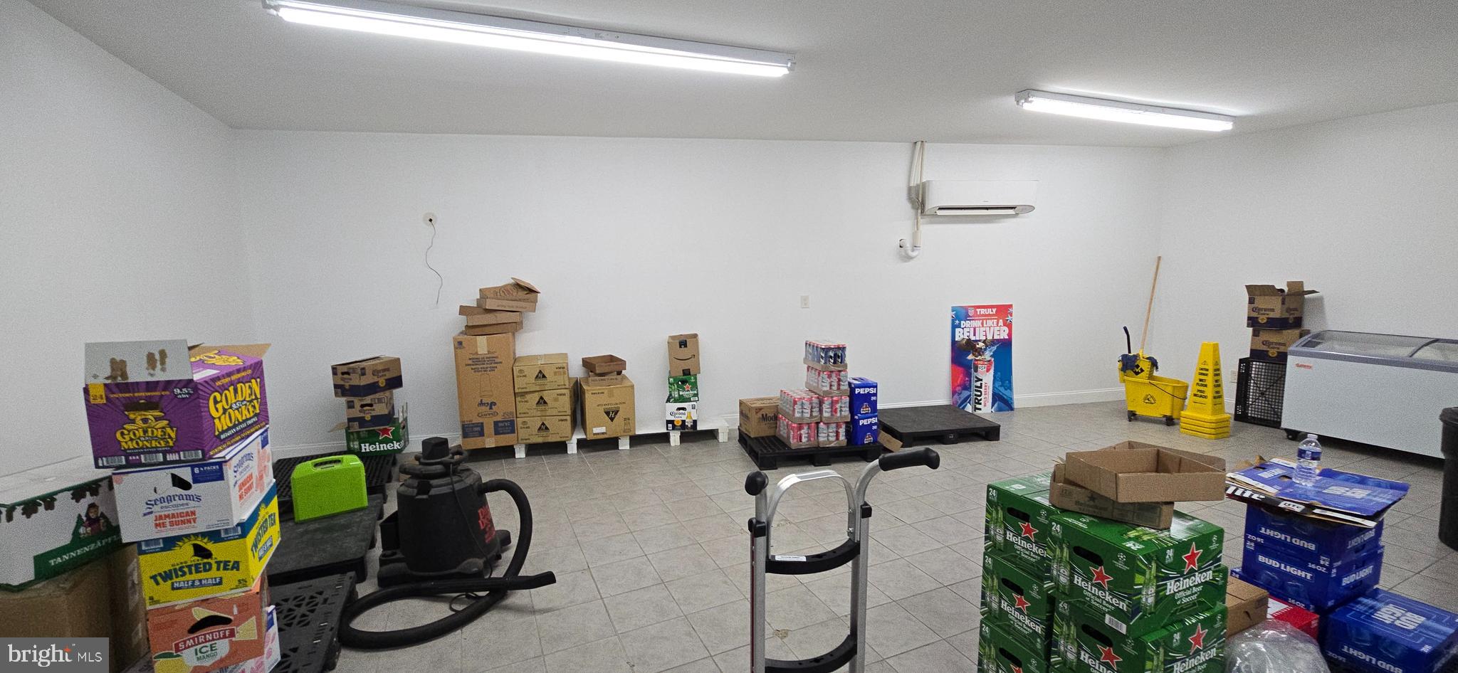 FRANKFORD - Commercial Sale