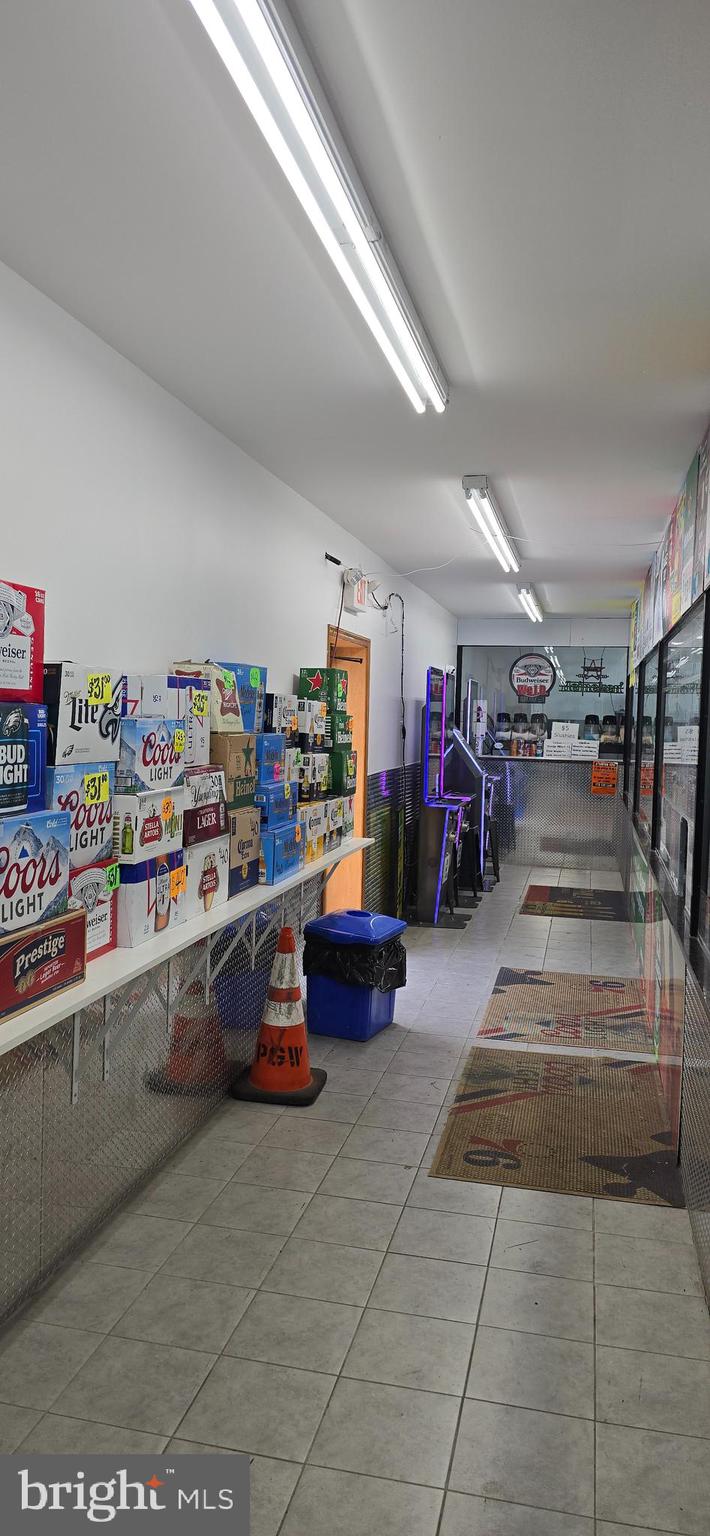 FRANKFORD - Commercial Sale