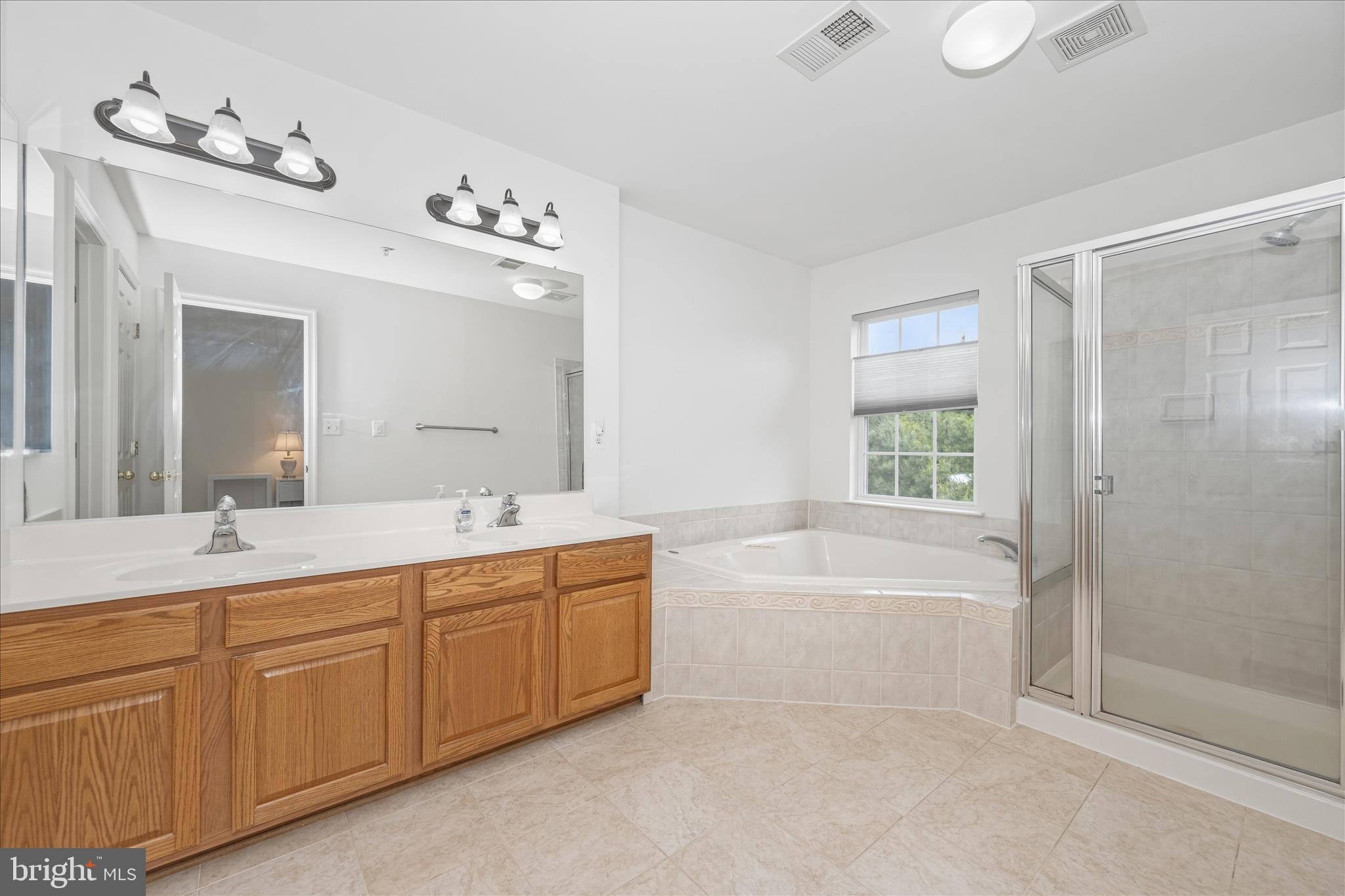 HIDDEN CREEK - Residential