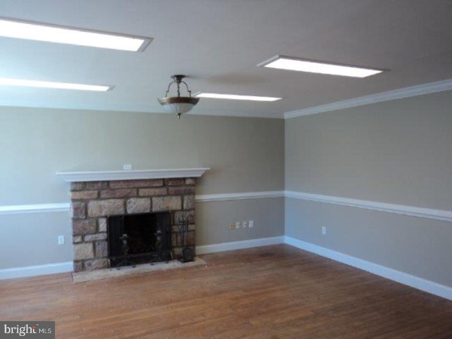 COLESTON - Commercial Sale
