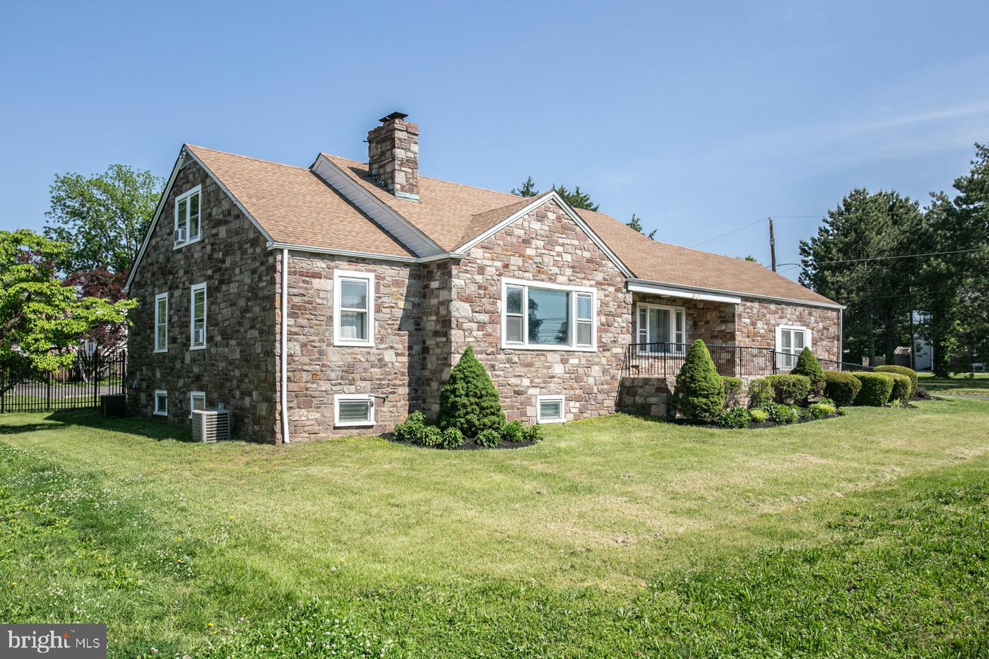 COLESTON - Commercial Sale