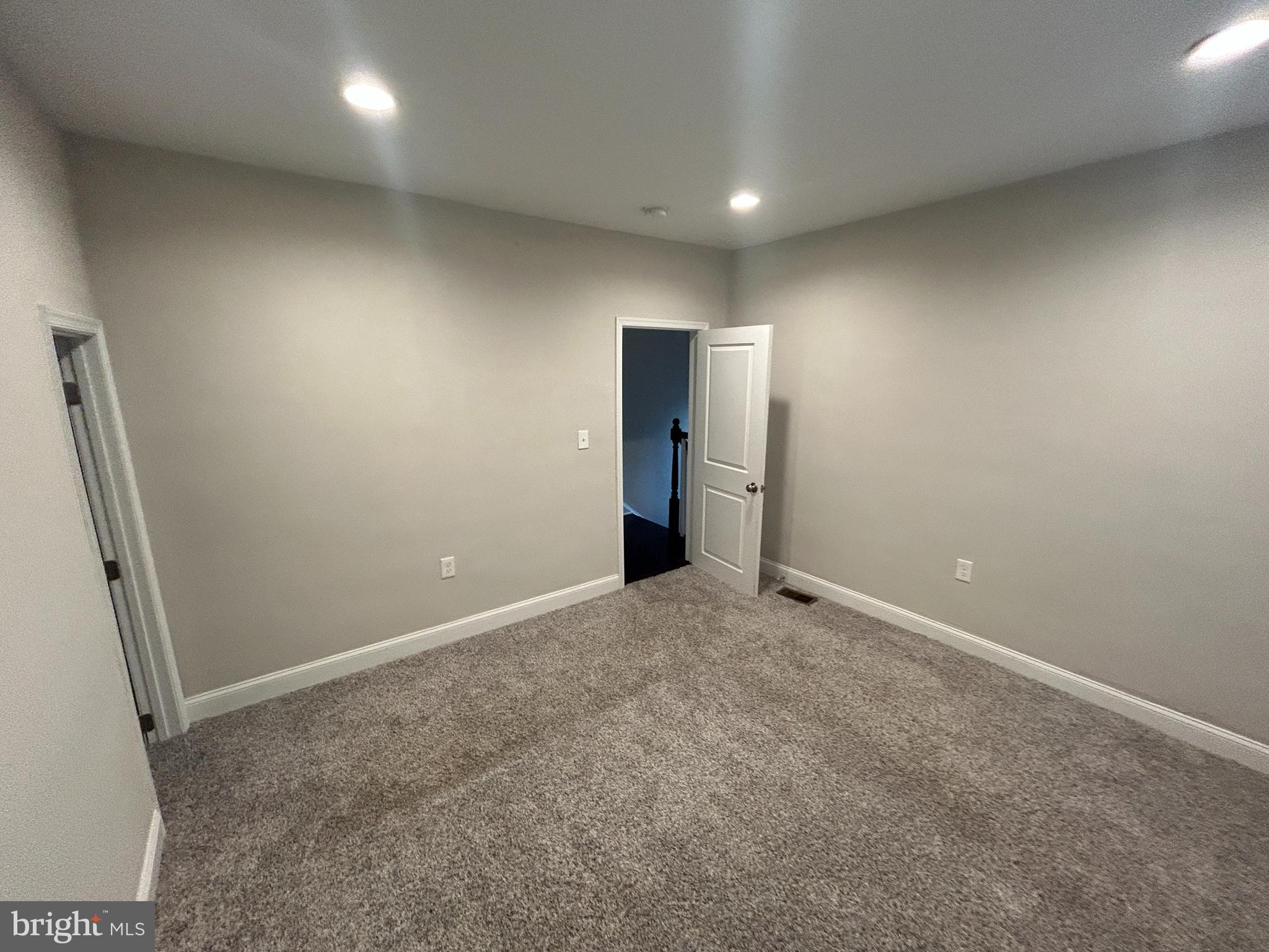 OAK CREST - Residential
