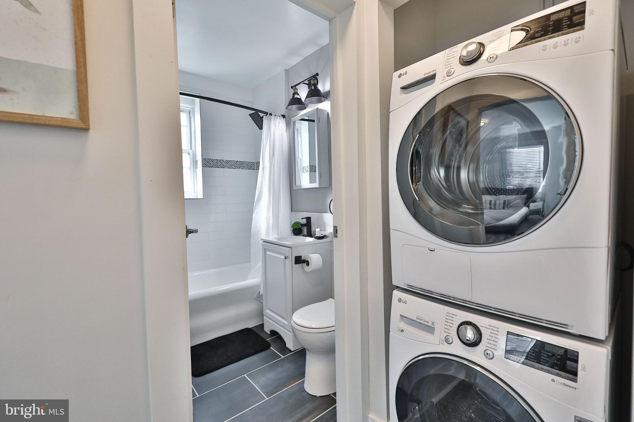 UNIVERSITY CITY - Residential Lease