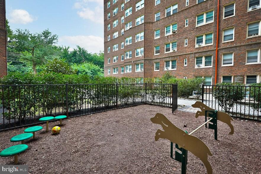 UNIVERSITY CITY - Residential Lease