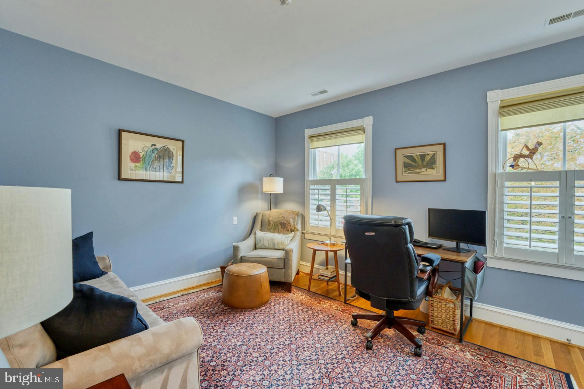 QUEENS ROW - Residential