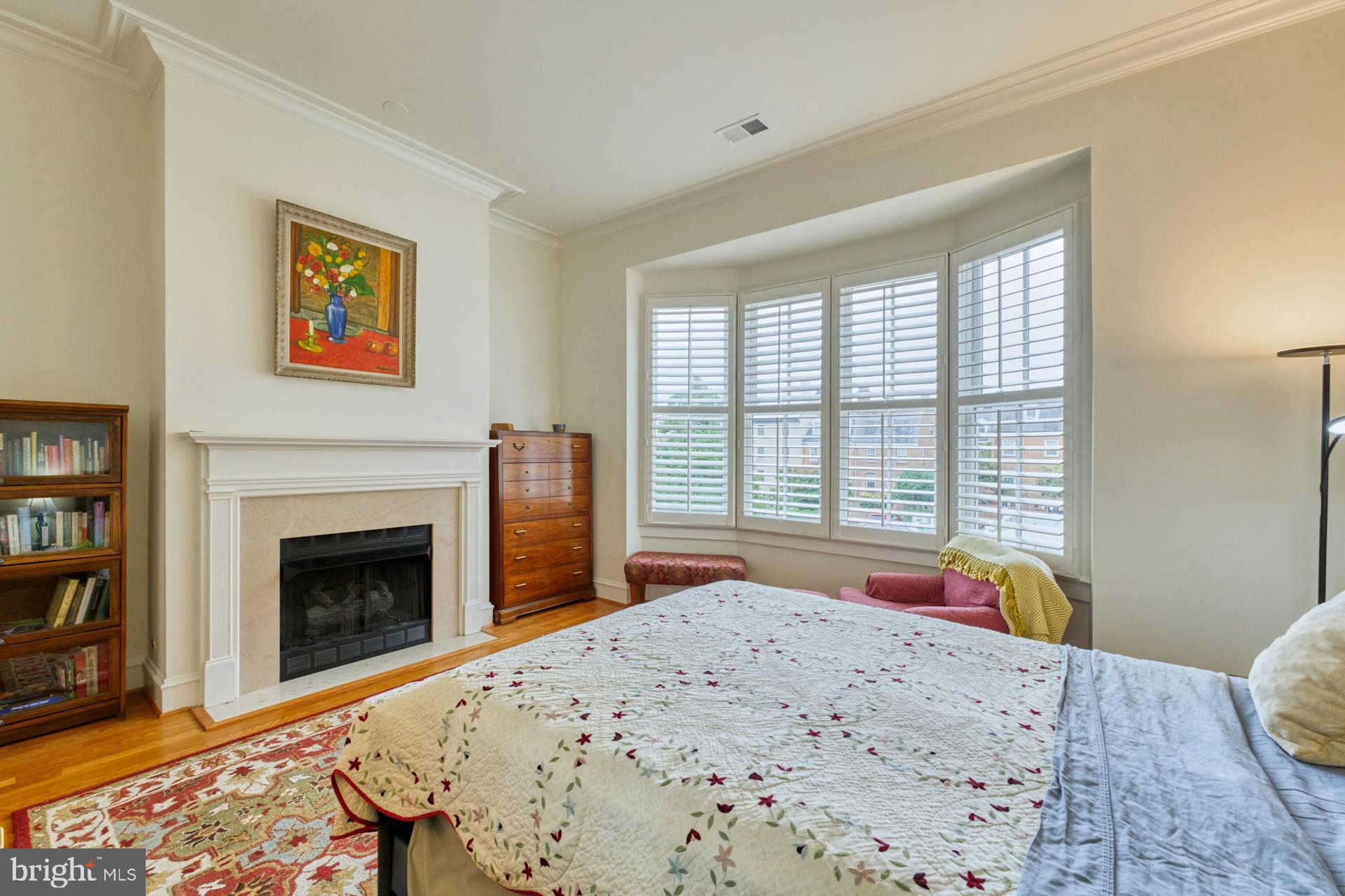 QUEENS ROW - Residential