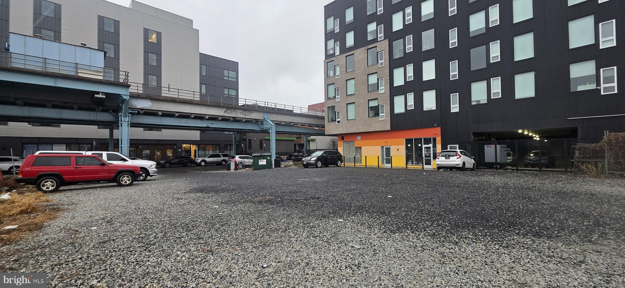 FISHTOWN - Land