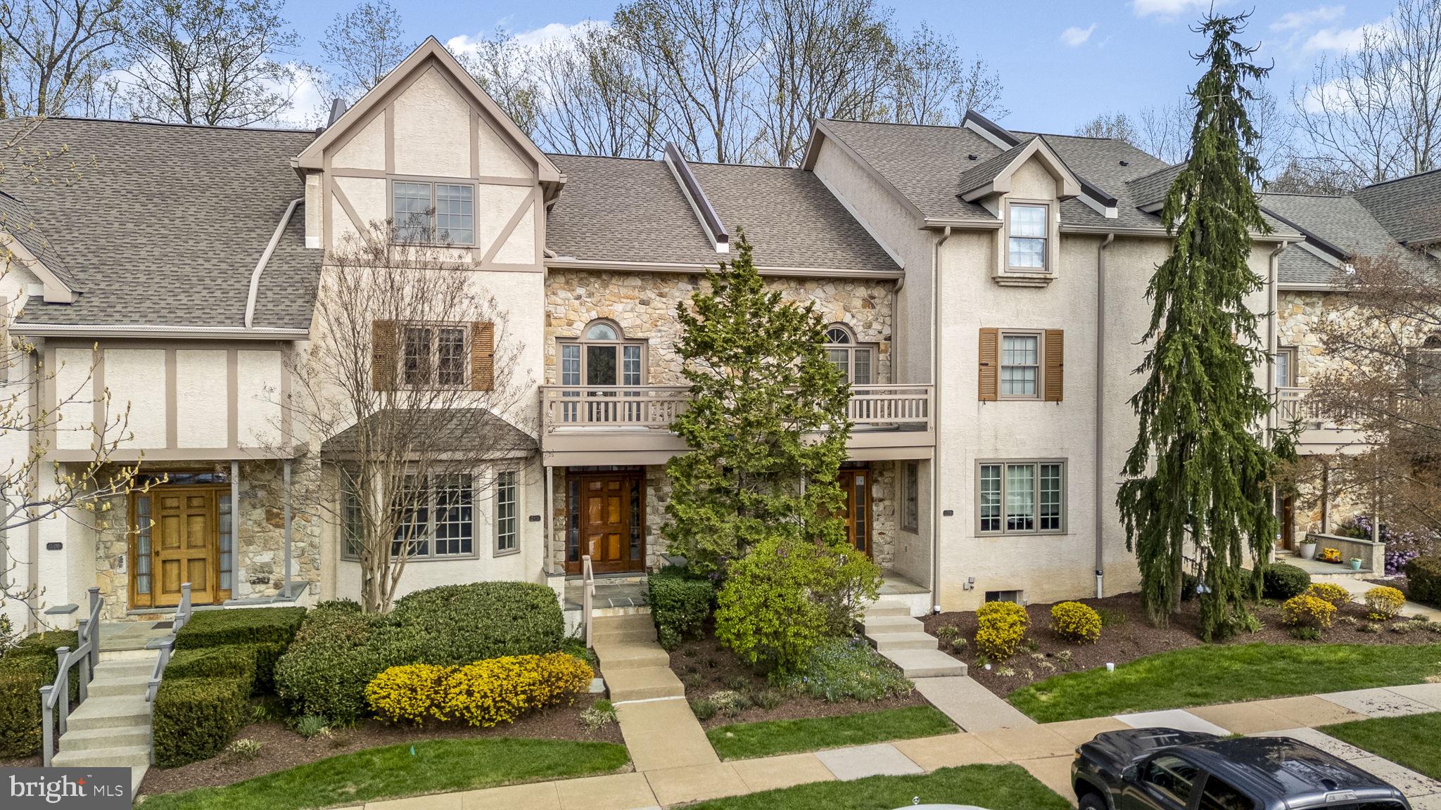 CAMBRIDGE CHASE - Residential