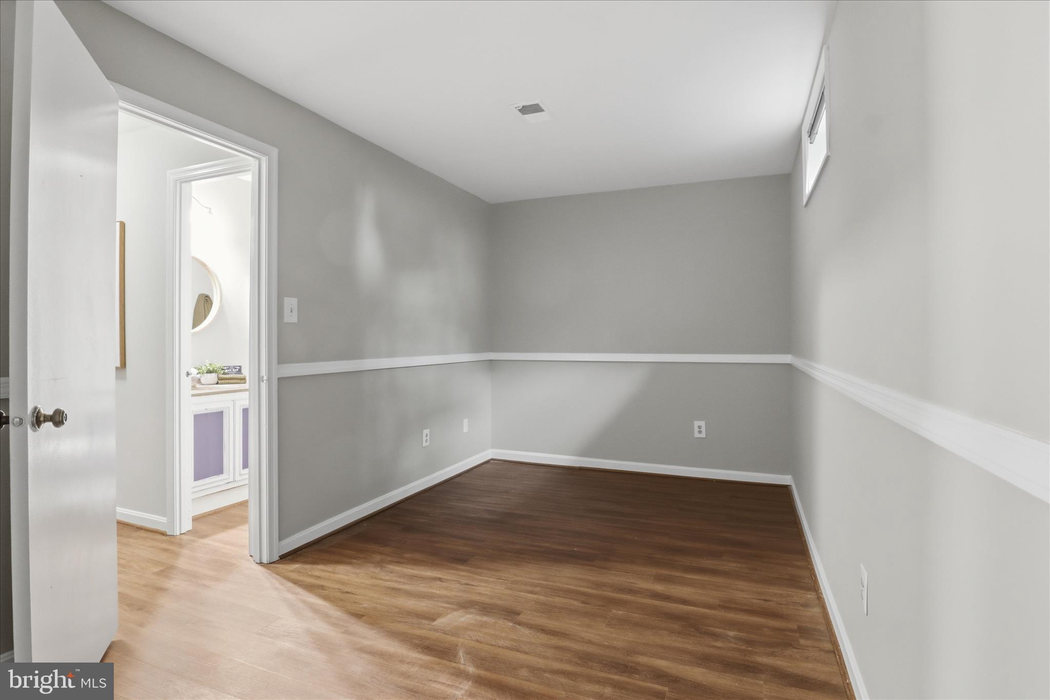 LAUREL MEWS - Residential