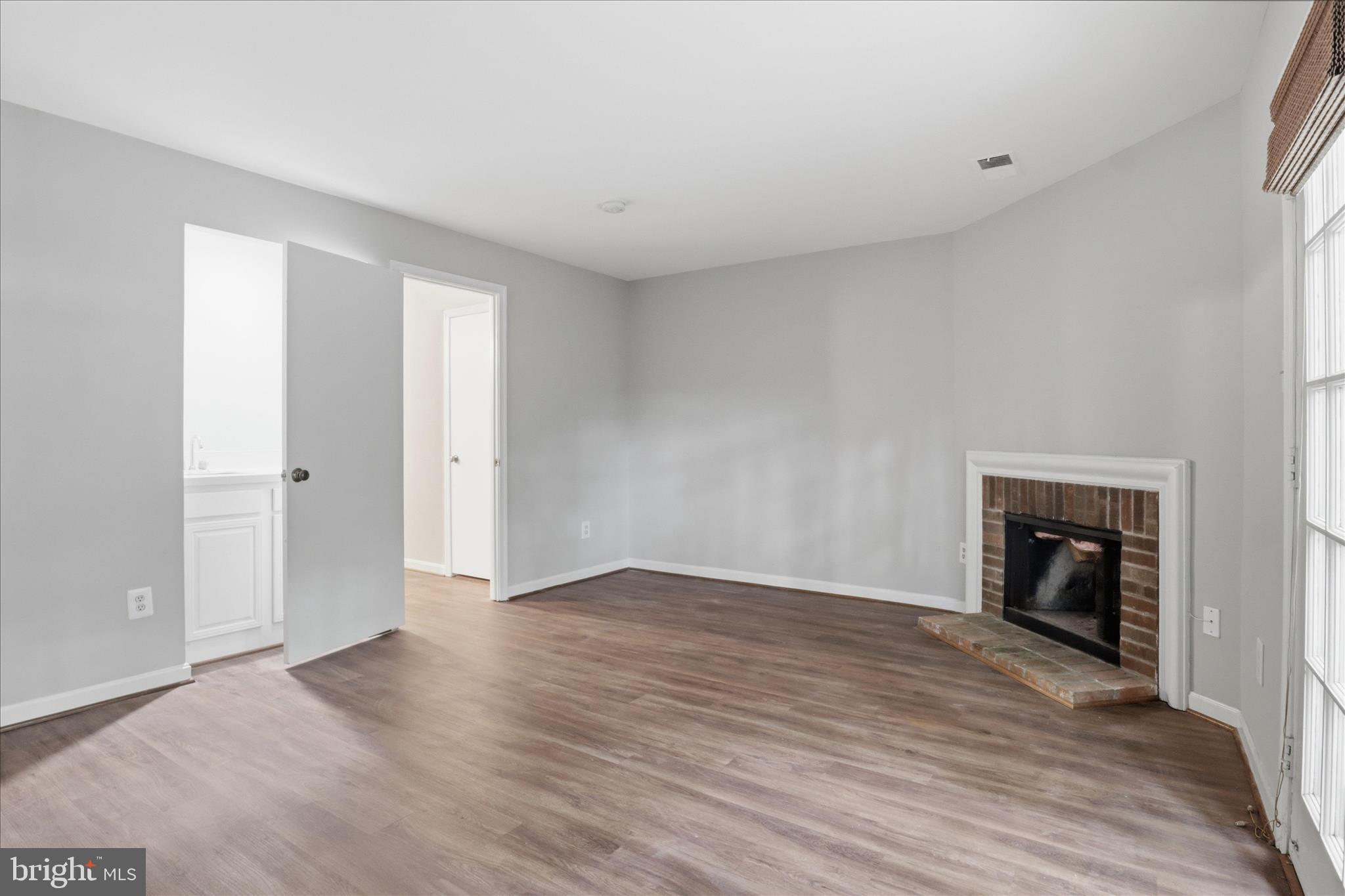 LAUREL MEWS - Residential