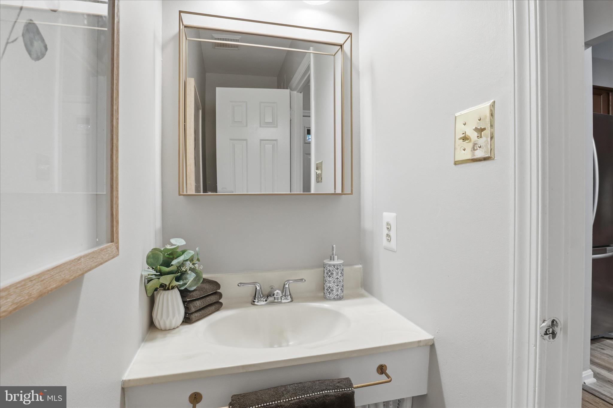 LAUREL MEWS - Residential