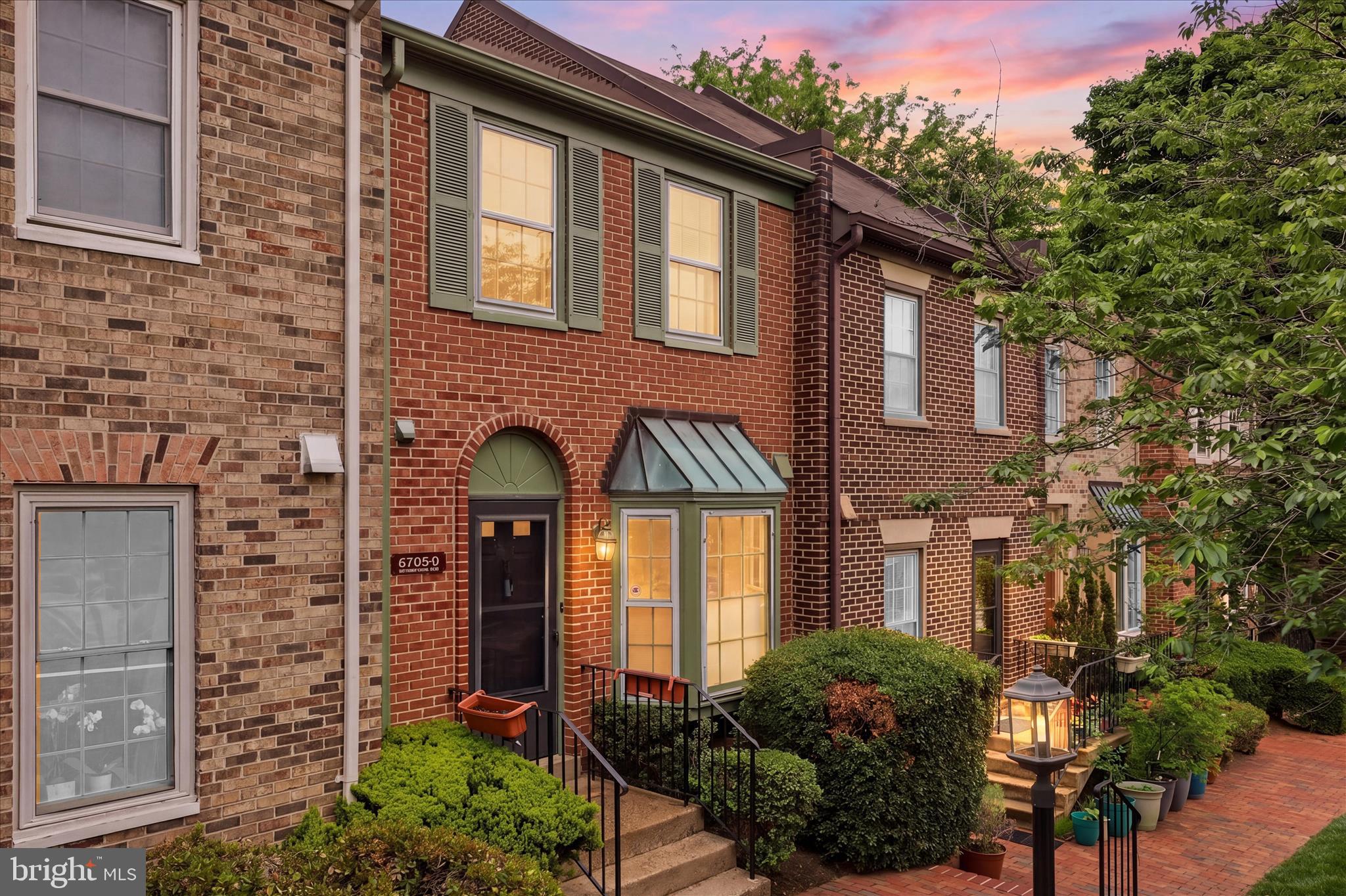 LAUREL MEWS - Residential