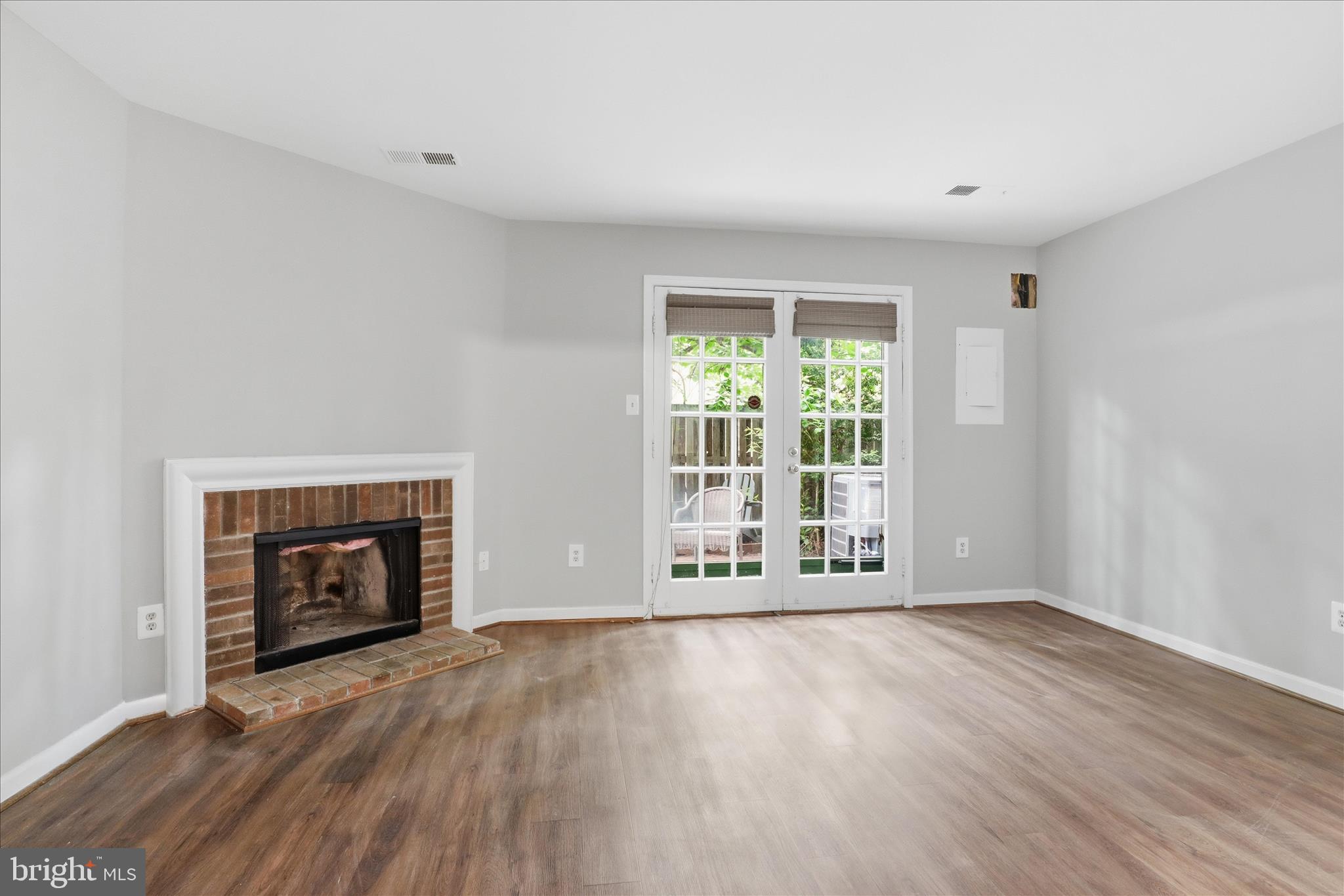 LAUREL MEWS - Residential